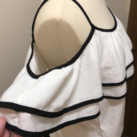 VaVa By Joy Han Black & White Cold Shoulder Romper Size Medium EUC - Picture 8 of 15
